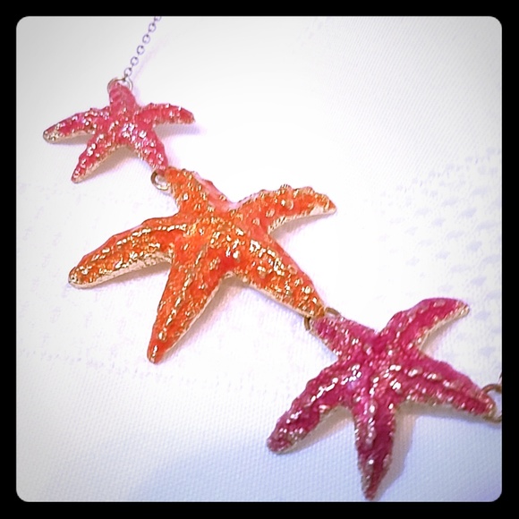 None listed Jewelry - 🐚 Starfish statement necklace w/box